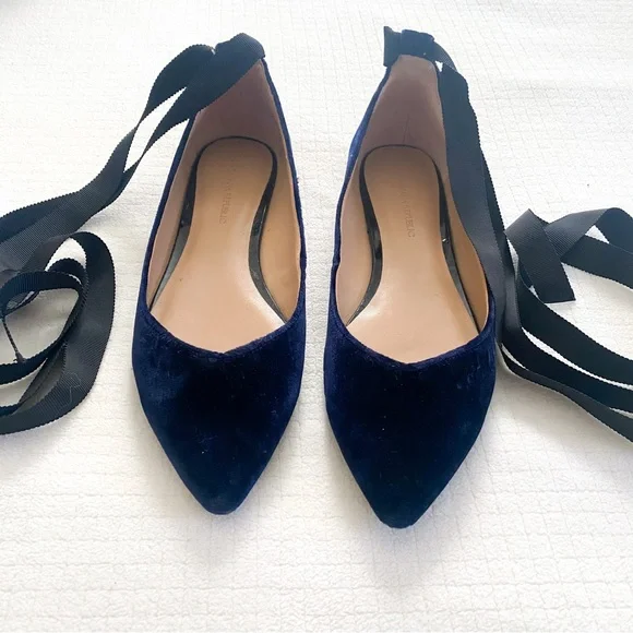Banana Republic Navy Blue Velvet Aurora Ankle Strap Flats, Size 7.5 - Picture 3 of 5